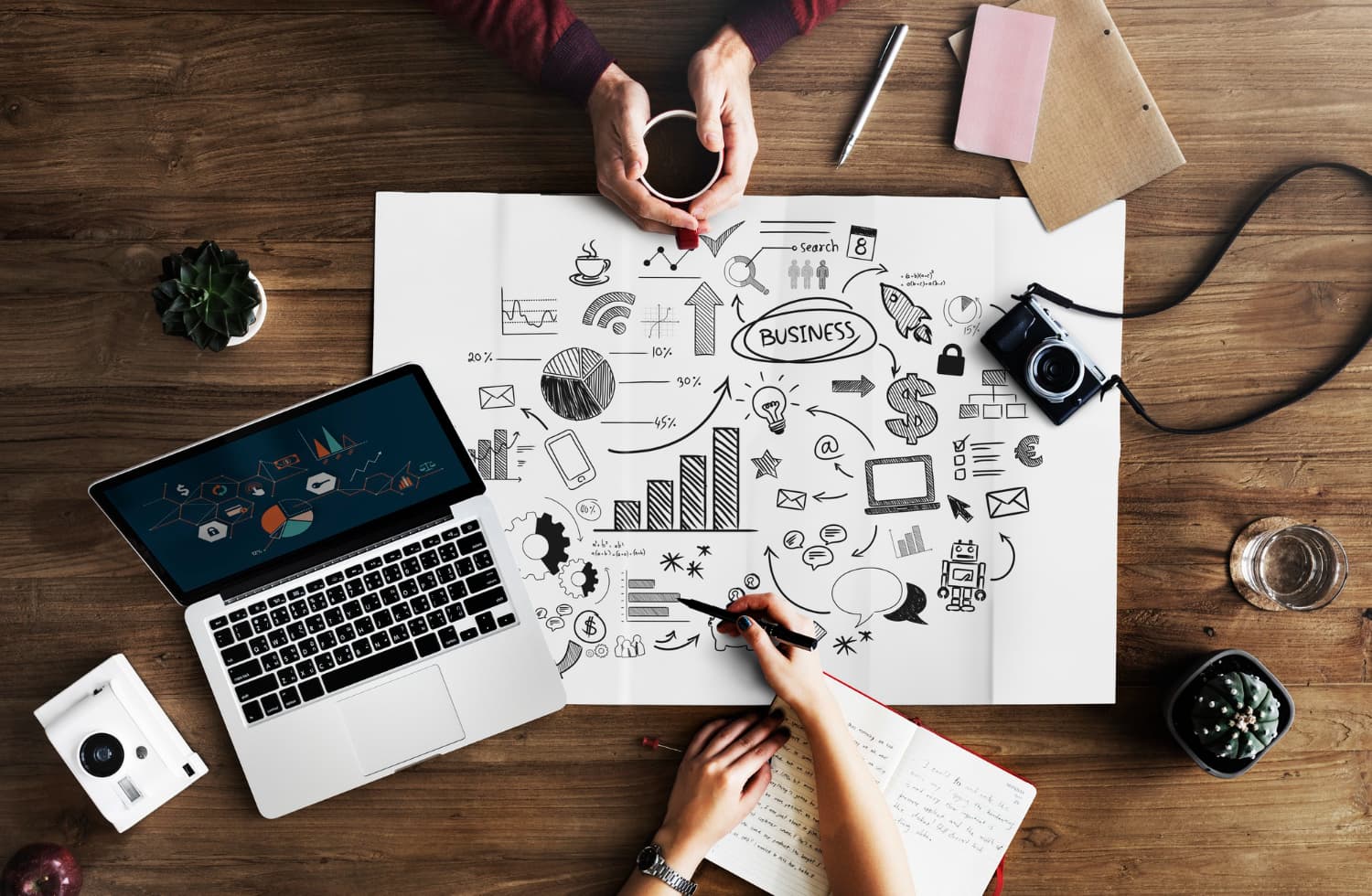 Dashboard de diagnóstico de marketing digital em Power BI com indicadores de CAC, ROAS e LTV