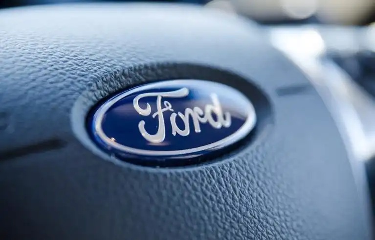 Painel de monitoramento de performance digital para os ativos web da Ford Brasil